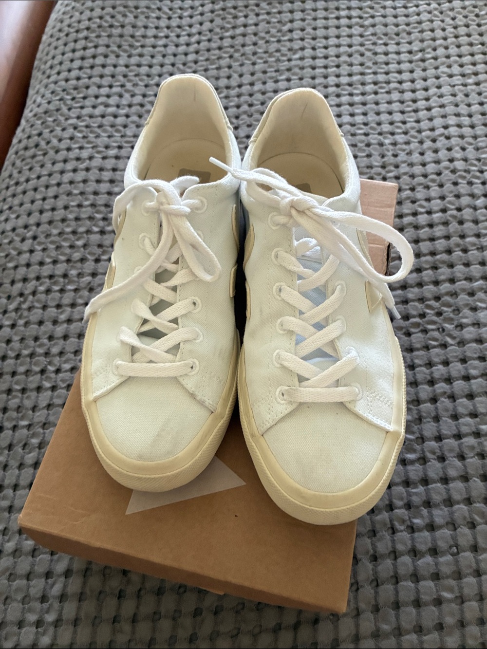 Vejas Campo white canvas runners